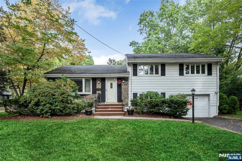 Photo of 15 Linden Road, Ho-Ho-Kus, NJ 07423 (MLS # 25034746)