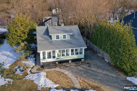 Photo of 754 Wyckoff Avenue, Wyckoff, NJ 07481 (MLS # 26005873)