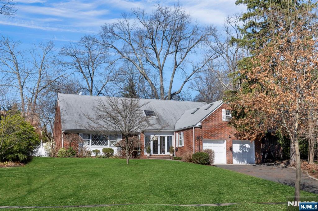 Photo 1 of 482 Ridgewood Avenue, Glen Ridge, New Jersey, $1,599,000, Web #: 325009368