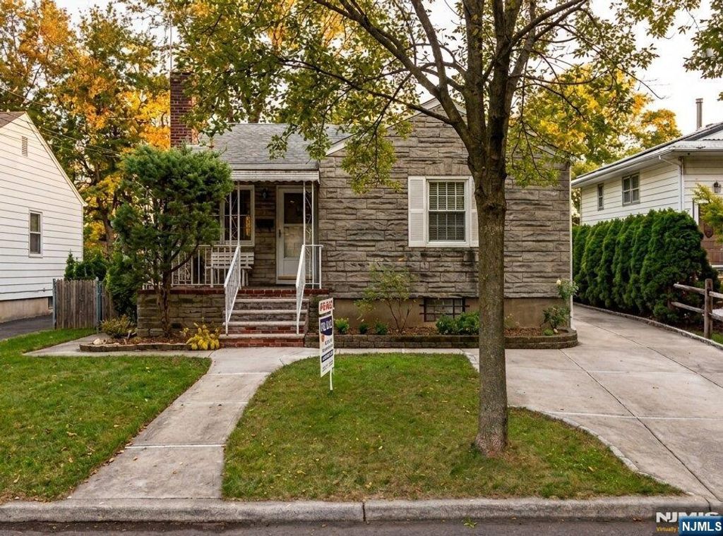 Photo of 431 Terhune Avenue, Paramus, NJ 07652 (MLS # 26013172)