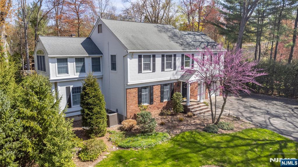 Property for Sale at 38 Farley Place, Allendale, New Jersey - Bedrooms: 5 
Bathrooms: 5 
Rooms: 12  - $1,585,000