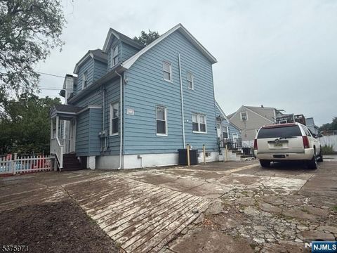 Photo of 274282 Broadway, Paterson, NJ 07522 (MLS # 25028969)