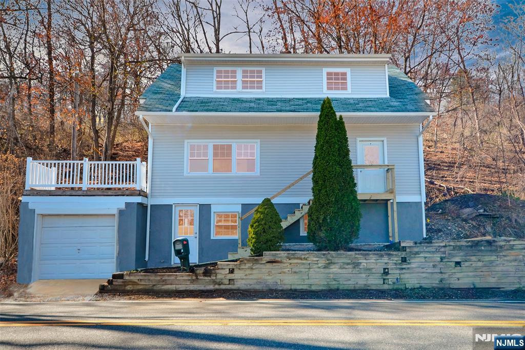 Property for Sale at 97 W End Avenue, Newton, New Jersey - Bedrooms: 3 
Bathrooms: 3 
Rooms: 7  - $375,000