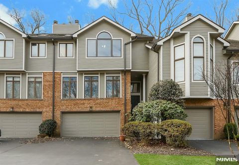 Photo of 20 Lakeview Drive, Old Tappan, NJ 07675 (MLS # 26010808)