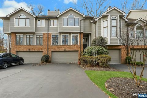 Photo of 20 Lakeview Drive, Old Tappan, NJ 07675 (MLS # 26010808)