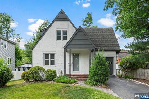 Photo of 181 5th St, Cresskill, NJ 07626 (MLS # 25034769)