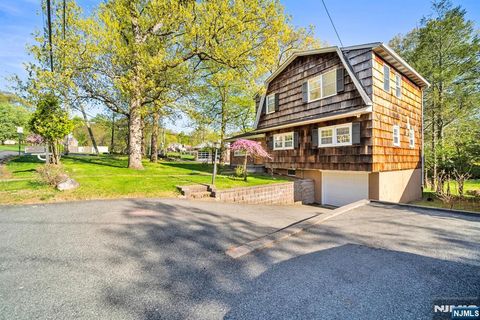 132 Hiawatha Boulevard, Oakland, NJ 07436 - MLS#: 25016713