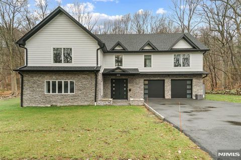 Photo of 232 Kinnelon, Kinnelon, NJ 07405 (MLS # 25023282)