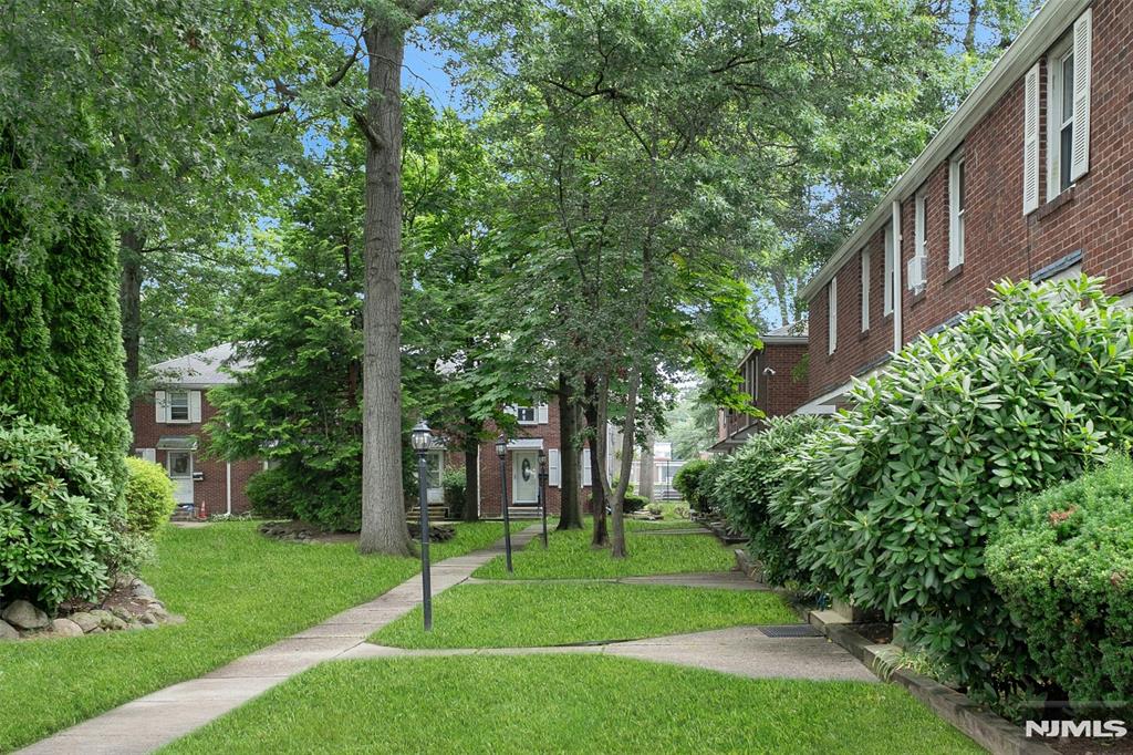 130 Glenbrook Parkway 10D