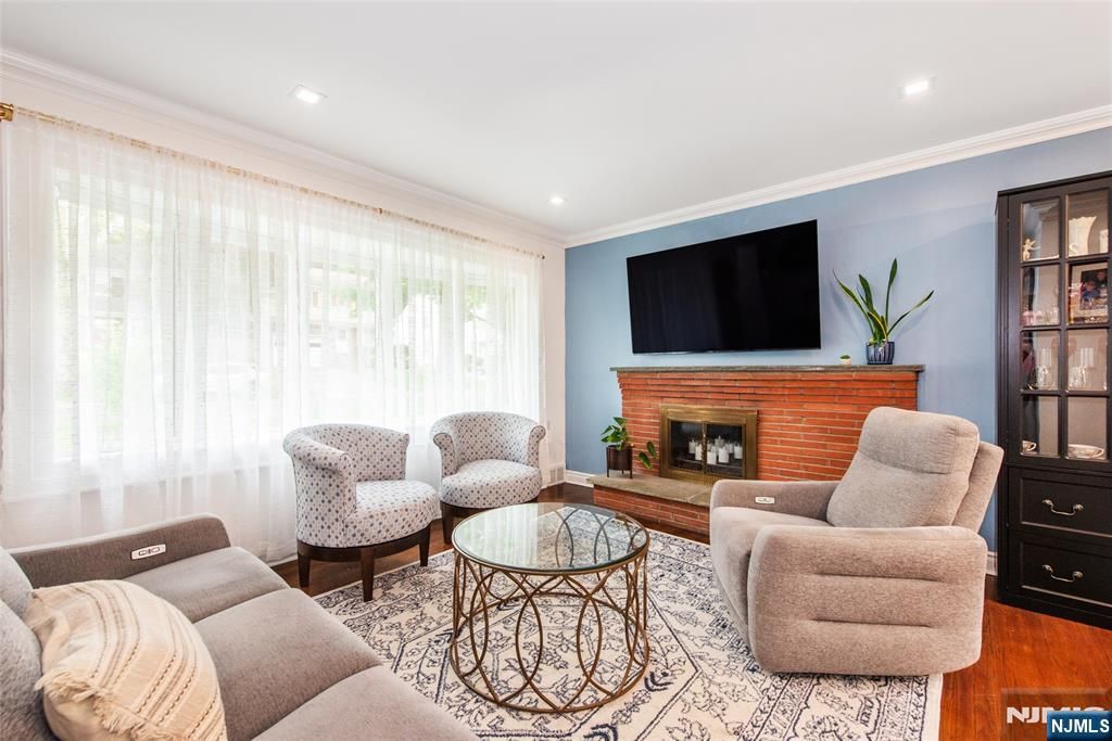 Photo of 19 Plymouth Place, Roseland, NJ 07068 (MLS # 26018313)