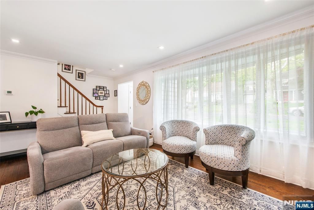 Photo of 19 Plymouth Place, Roseland, NJ 07068 (MLS # 26018313)