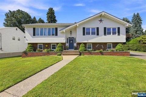 Photo of 17 Dando Court, Clifton, NJ 07013 (MLS # 26031812)