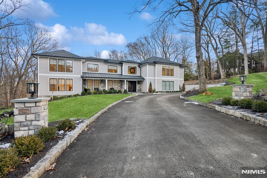 315 Freemans Lane, Franklin Lakes, New Jersey - 6 Bedrooms  
7 Bathrooms  
24 Rooms - 