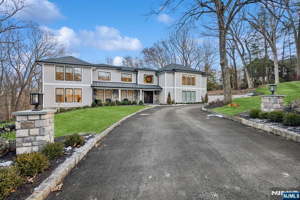 315 Freemans Lane, Franklin Lakes, New Jersey - 6 Bedrooms  
7 Bathrooms  
24 Rooms - 