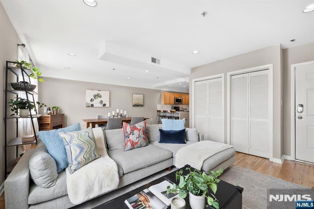 225 Clinton Street 4