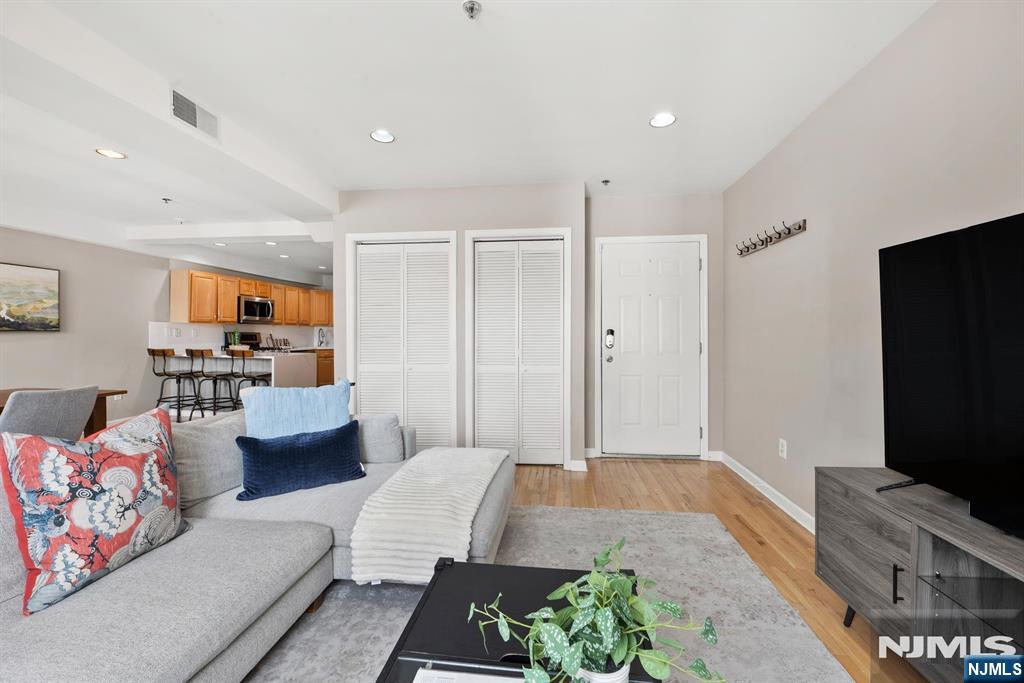 225 Clinton Street 4