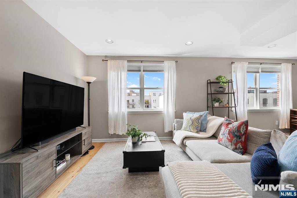 225 Clinton Street 4