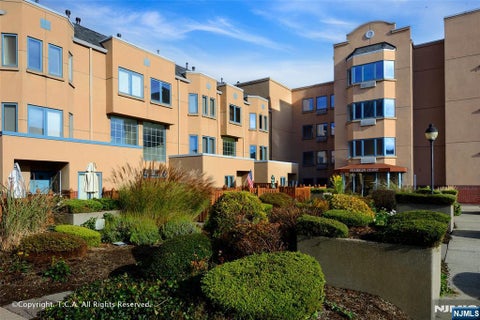 Photo of 302 Franklin Court #302, Edgewater, NJ 07020 (MLS # 26036793)
