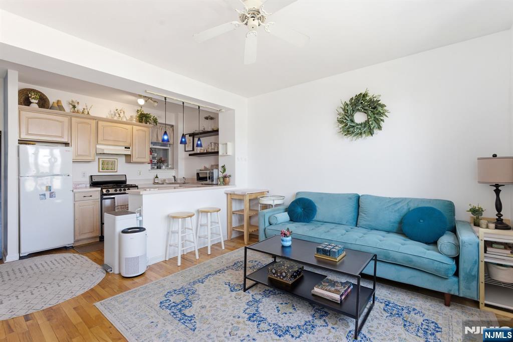 883 E Boulevard 1F