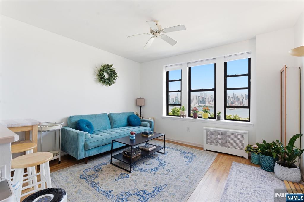 883 E Boulevard 1F