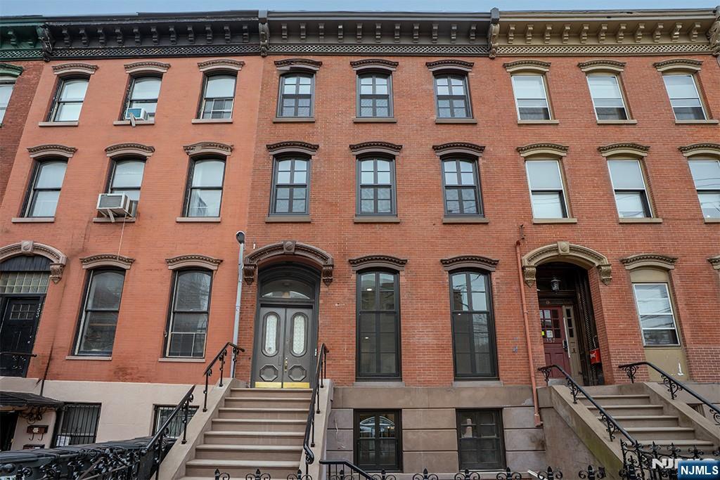 155 Grand St 1, Jersey City, New Jersey - 2 Bedrooms  
2 Bathrooms  
5 Rooms - 