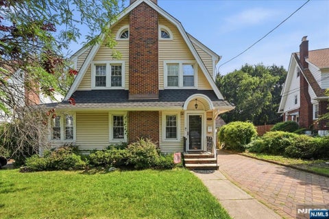Photo of 187 Kings Ct, Teaneck, NJ 07666 (MLS # 26034409)