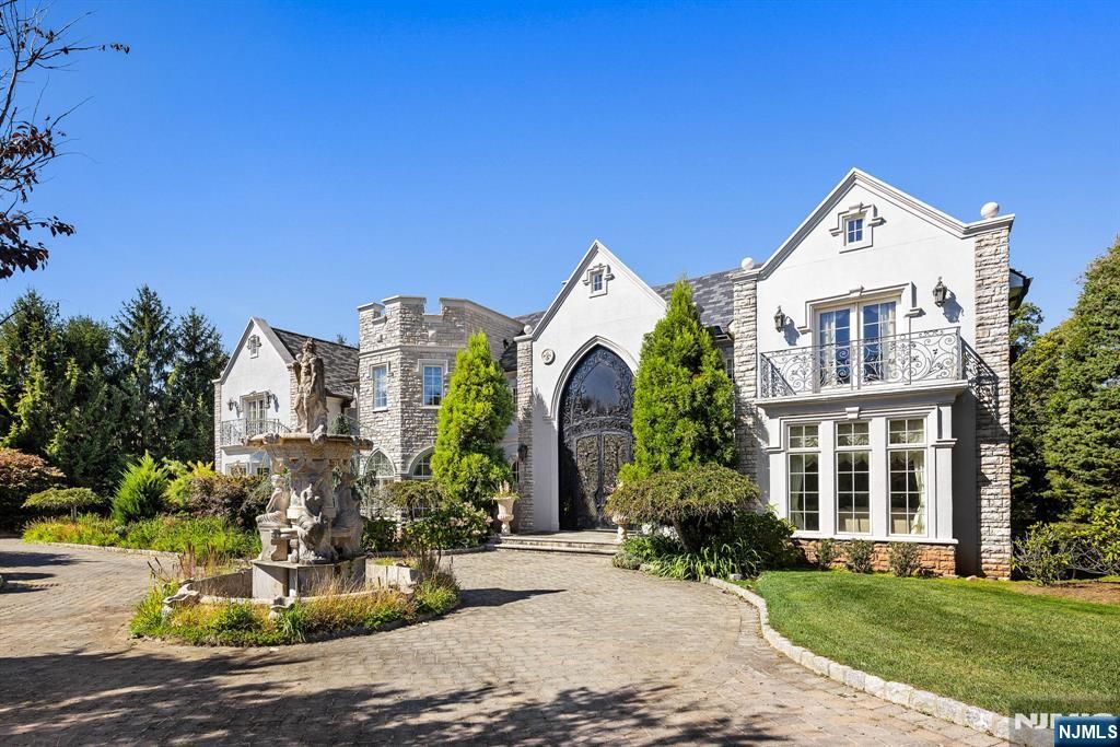 Photo of 117 Truman Drive, Cresskill, NJ 07626 (MLS # 25034827)