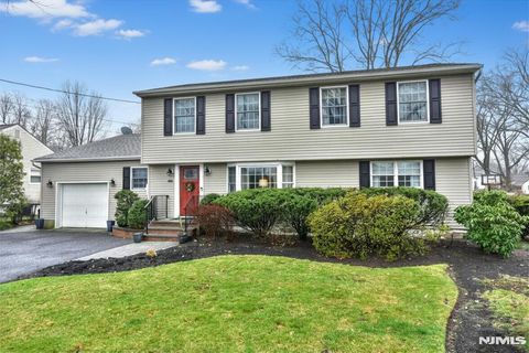 Photo of 84 W Midland Avenue, Paramus, NJ 07652 (MLS # 26003774)
