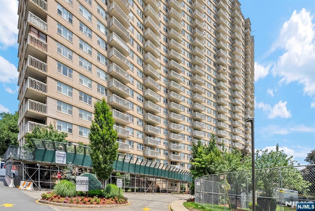 Photo of 555 North Avenue #23G, Fort Lee, NJ 07024 (MLS # 25024649)