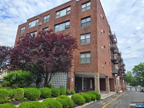 Photo of 275 Hoym Street #5E, Fort Lee, NJ 07024 (MLS # 26021019)