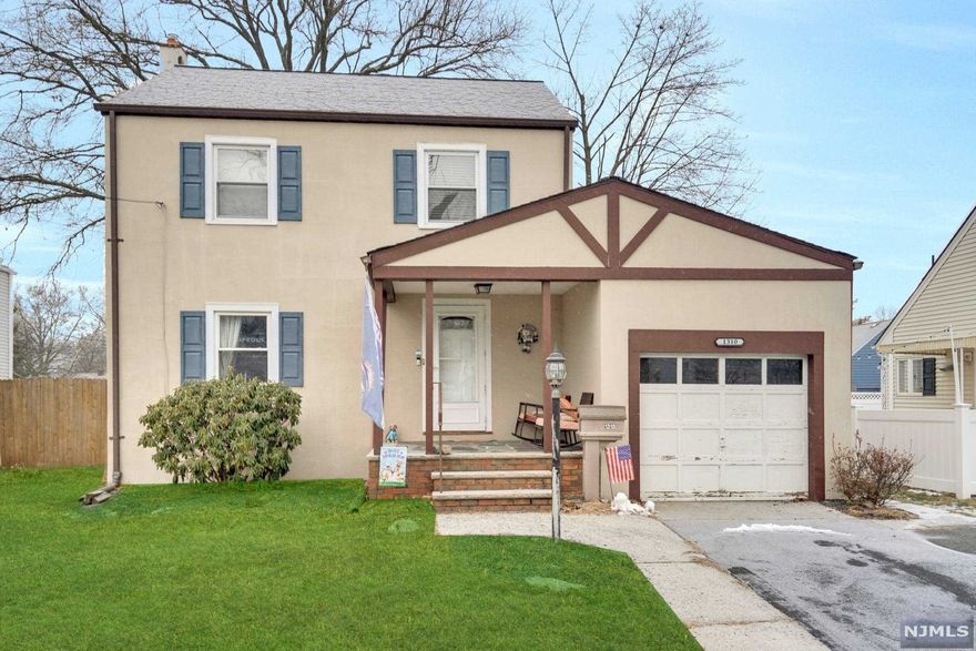 Come take a look at this great 3 bedroom 1.5 bathroom home! The first floor features a living room that opens up to the recently renovated eat in kitchen. Off of the kitchen there is a bonus space that could be the perfect office. Upstairs are 3 bedrooms and 1 full bathroom. The unfinished basement is waiting for you to put your finishing touches to it! A perfect flat fenced in yard will be great for hosting summer BBQ's. Located in a quiet neighborhood, but also close to restaurants and shopping! Get your tour today!