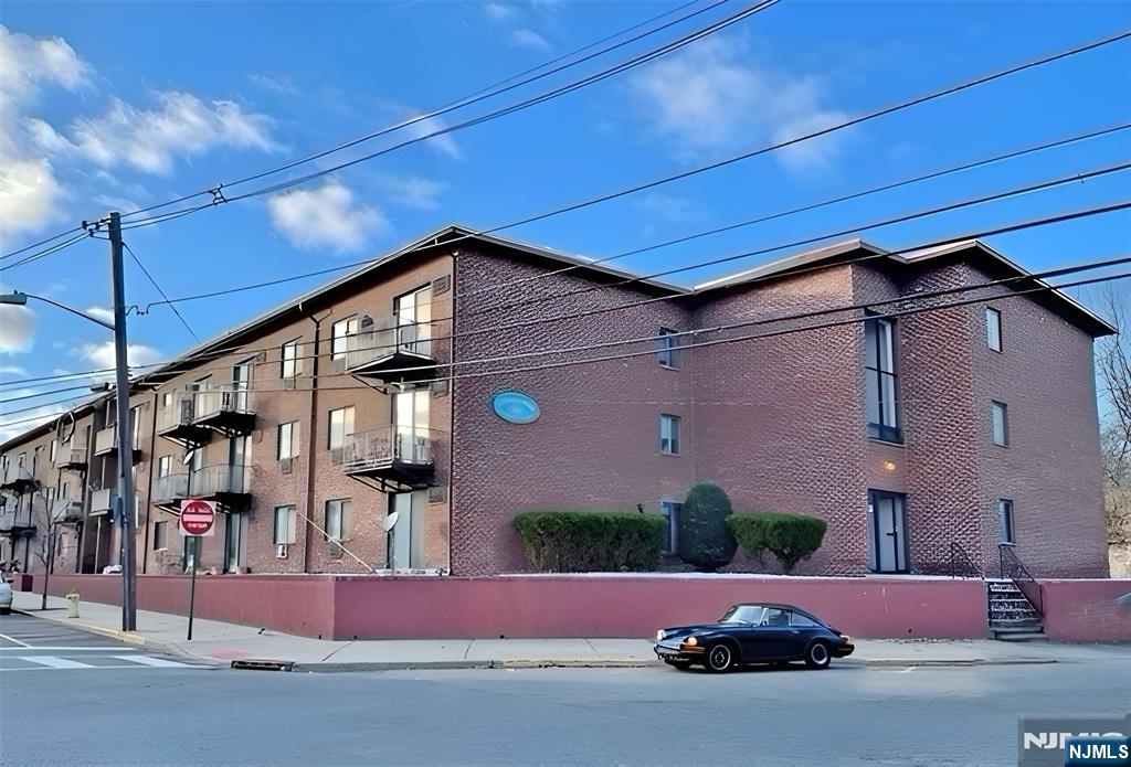 550 Central 30, Harrison, New Jersey - 1 Bedrooms  
1 Bathrooms  
3 Rooms - 