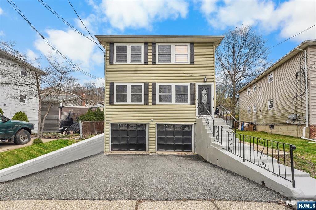 25 Cooper Drive, Boonton Town, New Jersey - 6 Bedrooms  
3 Bathrooms  
15 Rooms - 