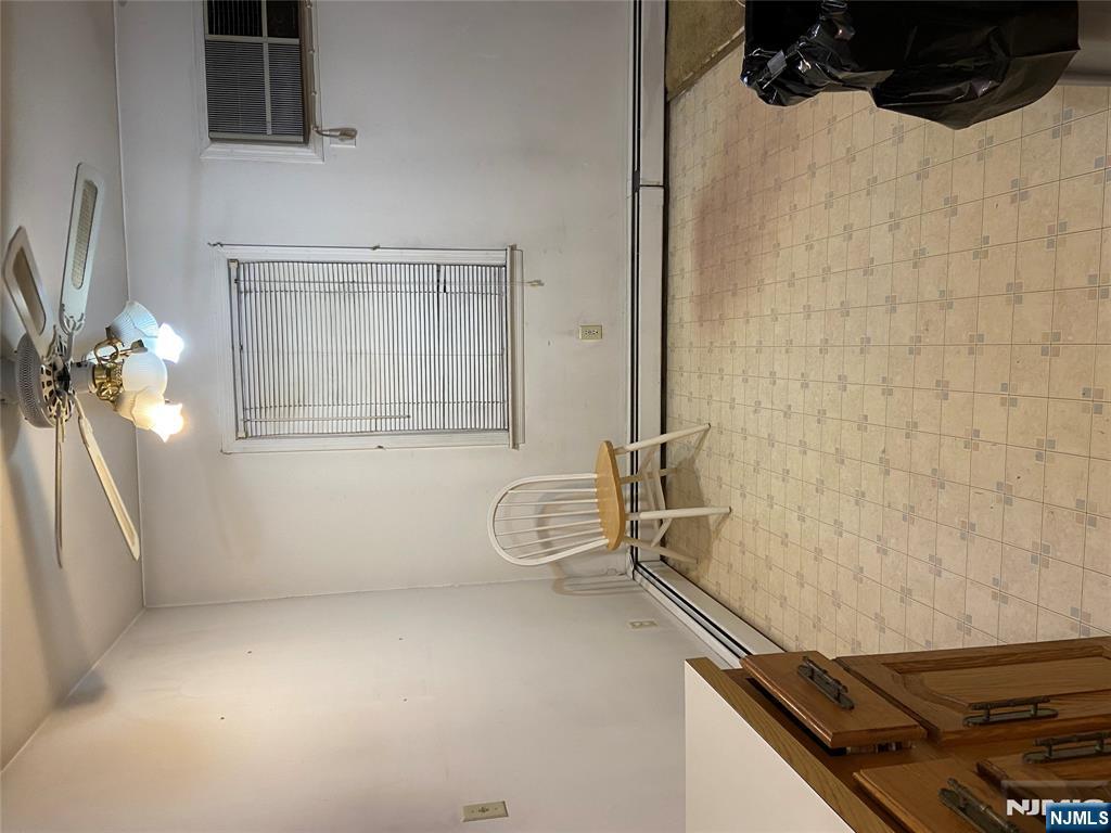 41 W Church Street 11