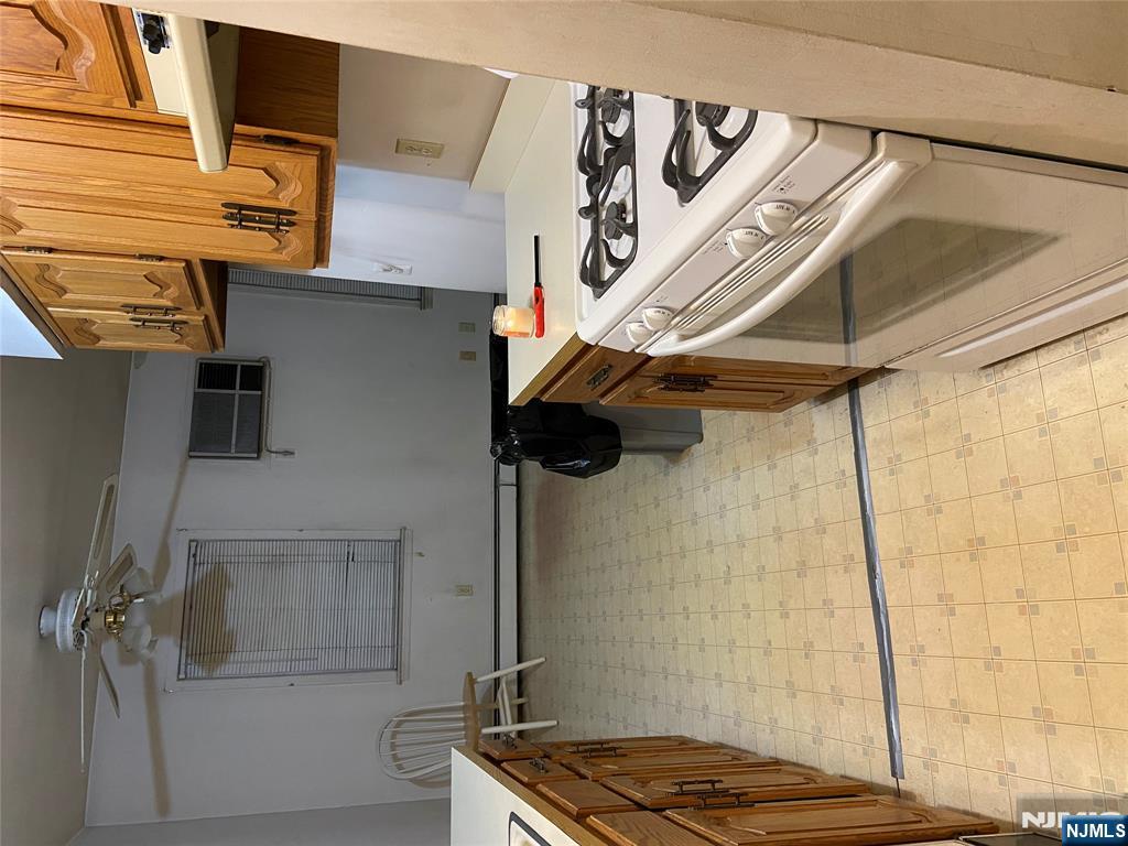 41 W Church Street 11