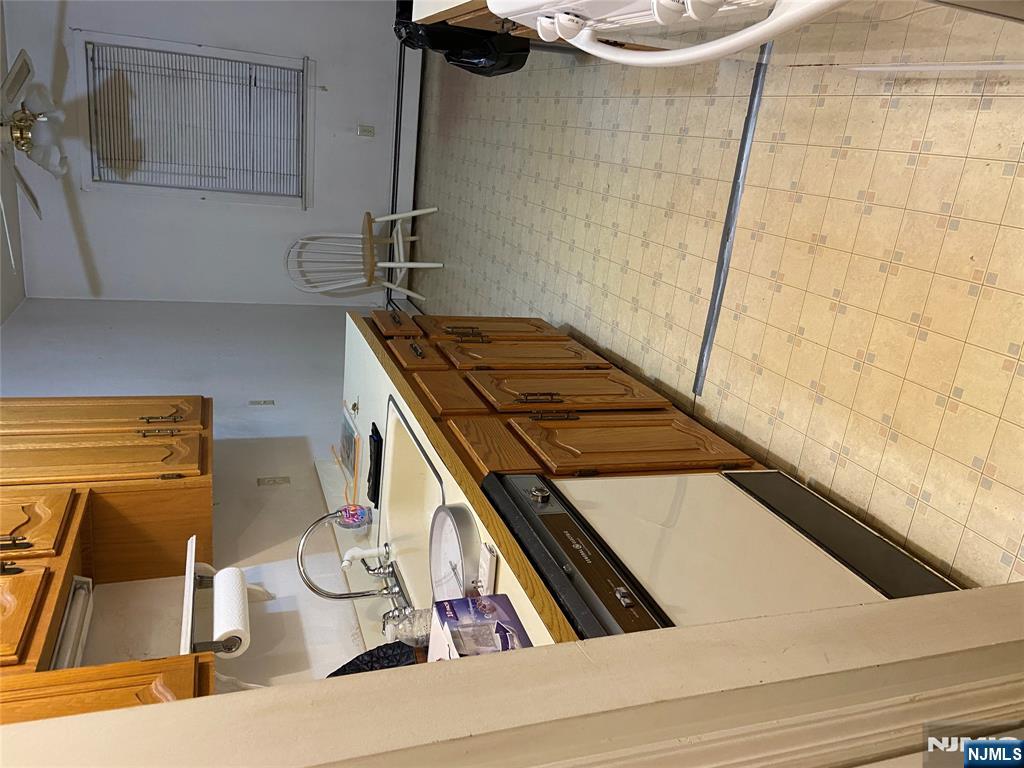 41 W Church Street 11