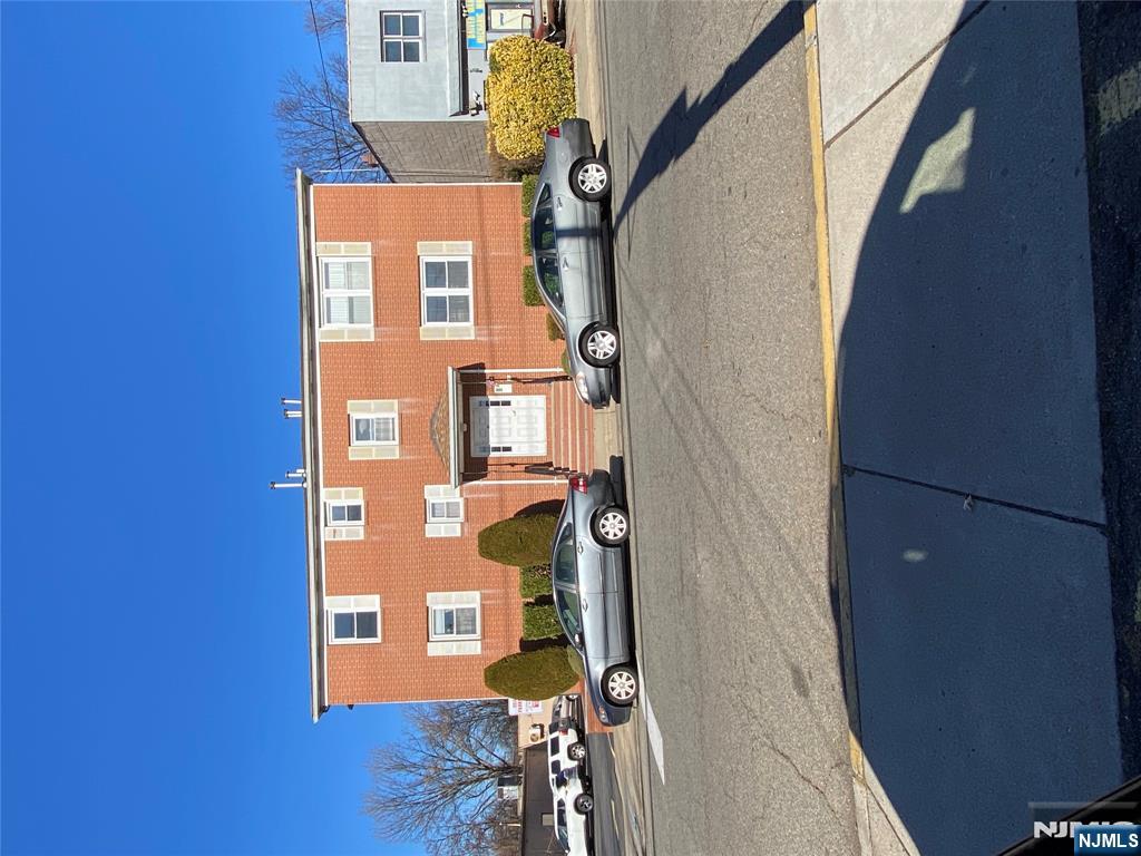 41 W Church Street 11