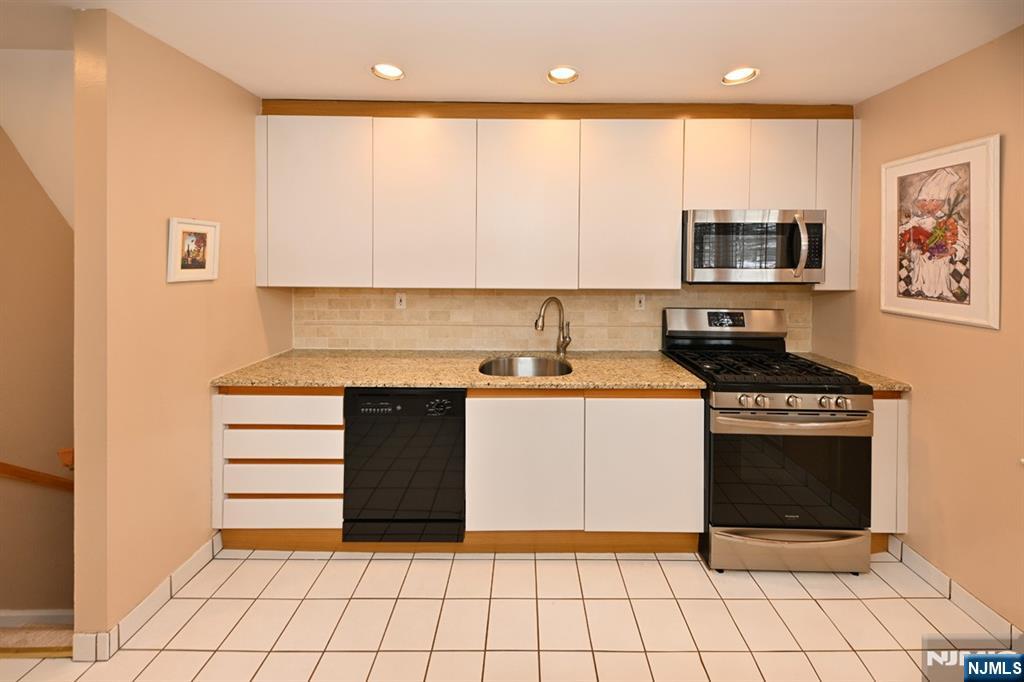 Homes for Sale in Northern NJ | ThisIsRiverEdge.com 368 Elmwood Drive