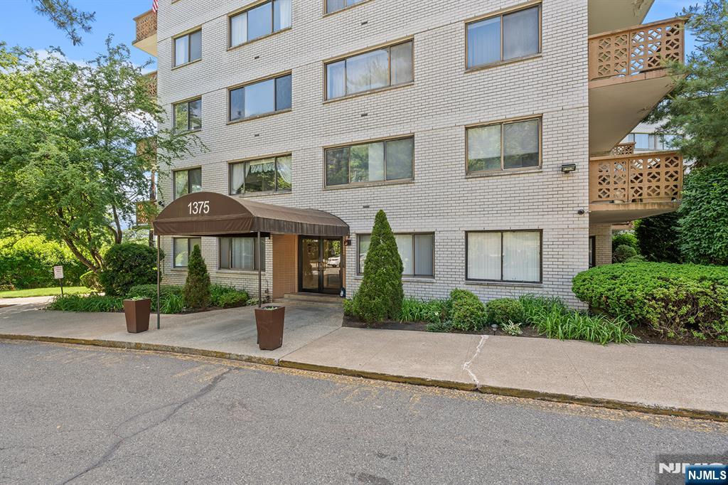 1375 River Road 1E