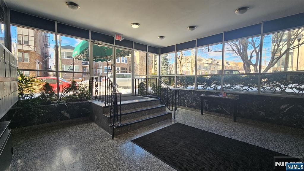 6010 E Boulevard East 16