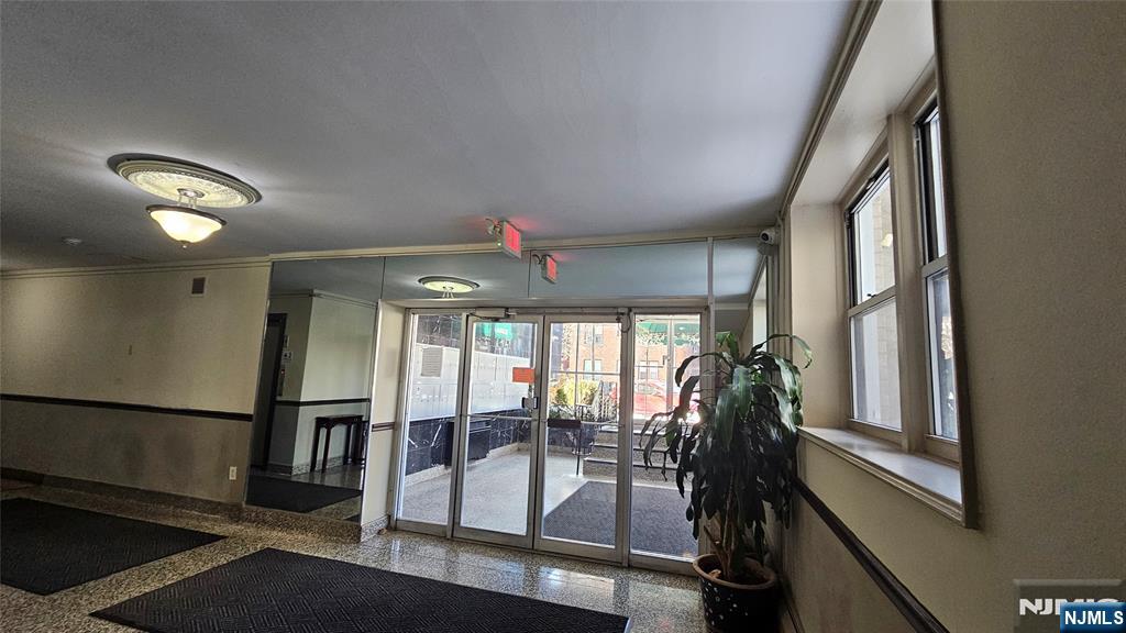 6010 E Boulevard East 16