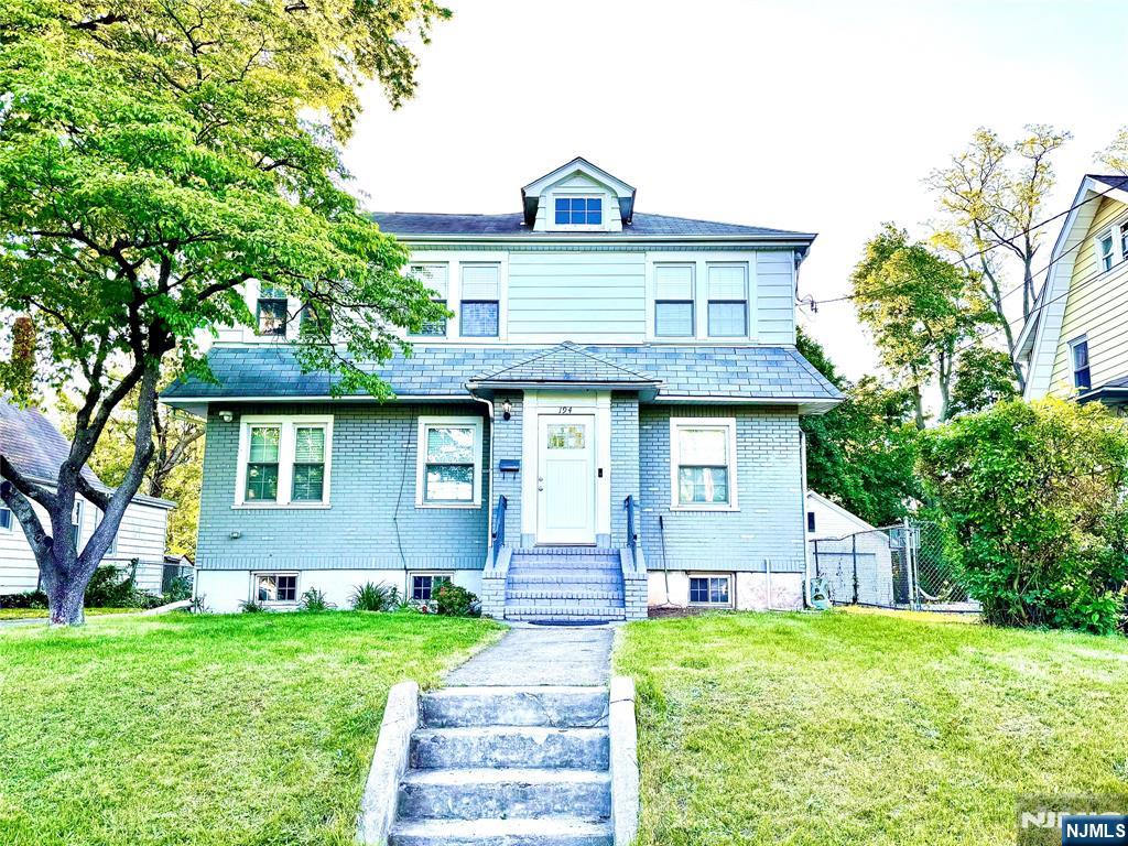 Property for Sale at 194 Elm Avenue, Teaneck, New Jersey - Bedrooms: 3 
Bathrooms: 3 
Rooms: 8  - $699,000