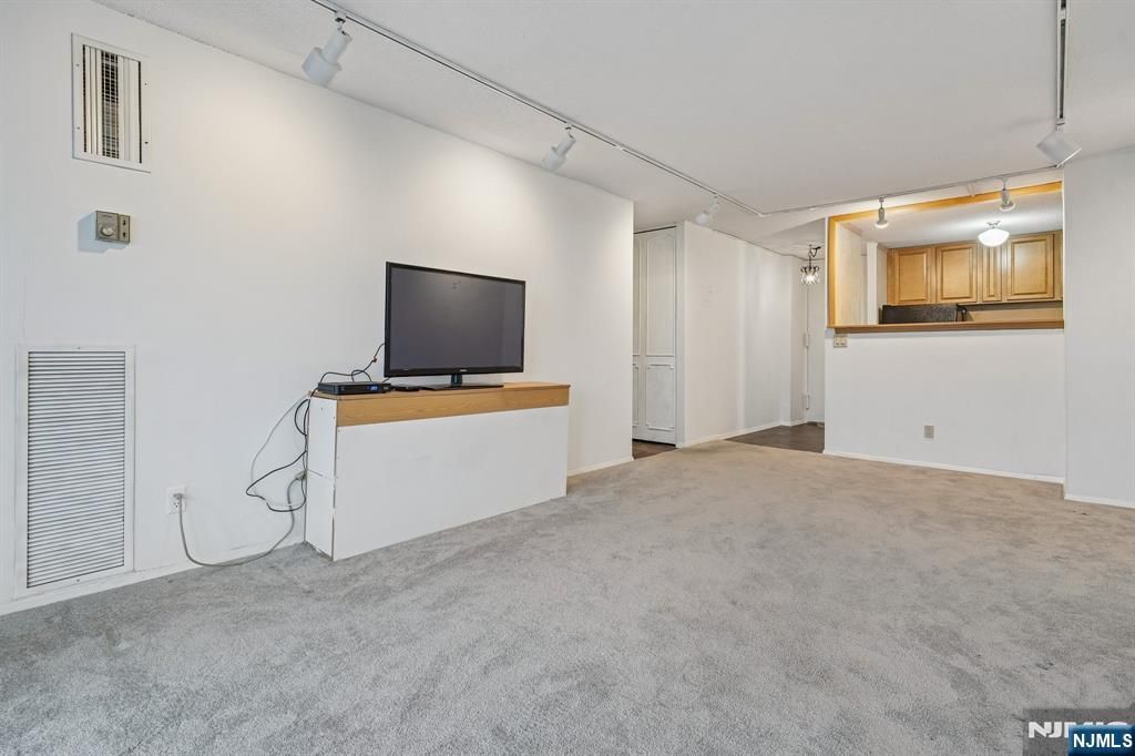 Photo of 555 North Ave #19W, Fort Lee, NJ 07024 (MLS # 25044072)