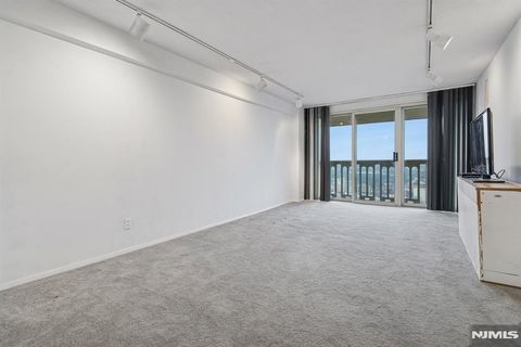 Photo of 555 North Ave #19W, Fort Lee, NJ 07024 (MLS # 25044072)