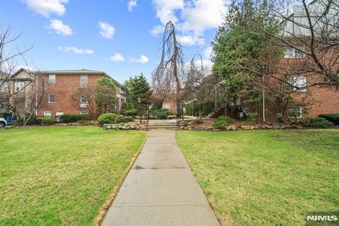 Photo of 234 Columbia Ave #19, Fort Lee, NJ 07024 (MLS # 25010098)