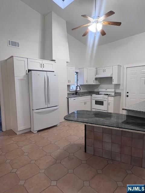 Photo of 54 Blauvelt Pl, Hackensack, NJ 07601 (MLS # 25038067)