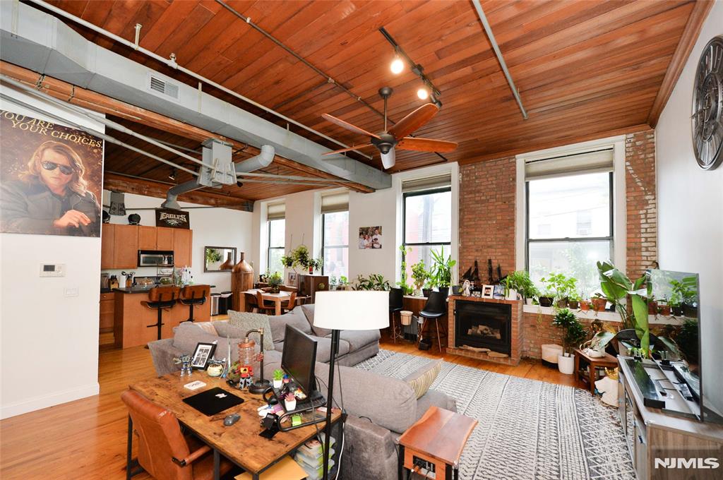126 Webster Ave 1G, Jersey City, New Jersey - 2 Bedrooms  
1 Bathrooms  
3 Rooms - 