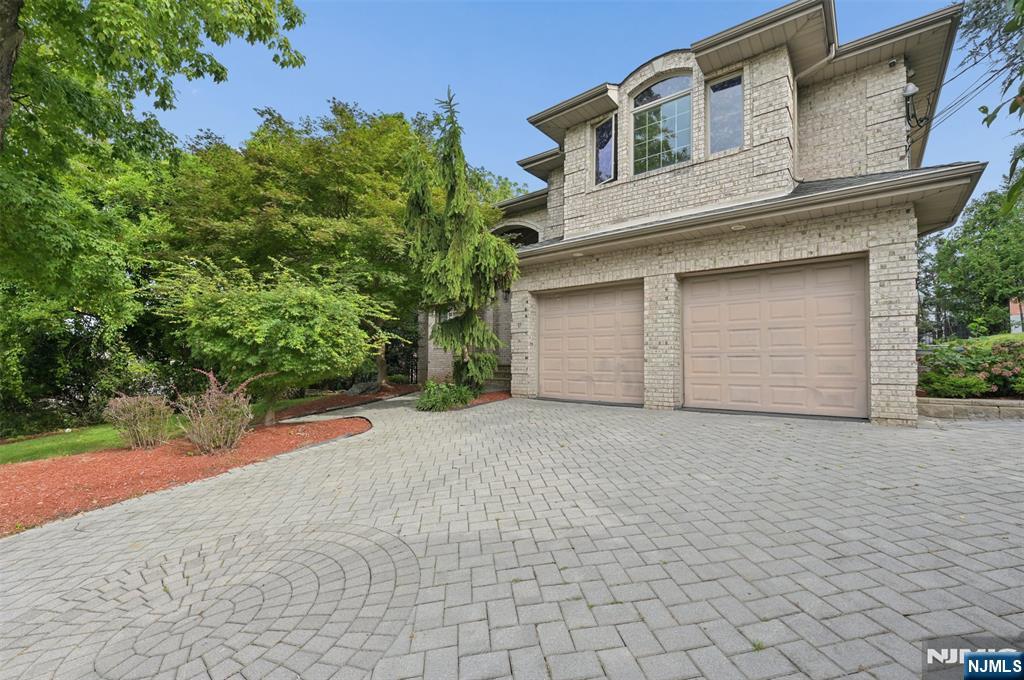 17 W Bayview Avenue