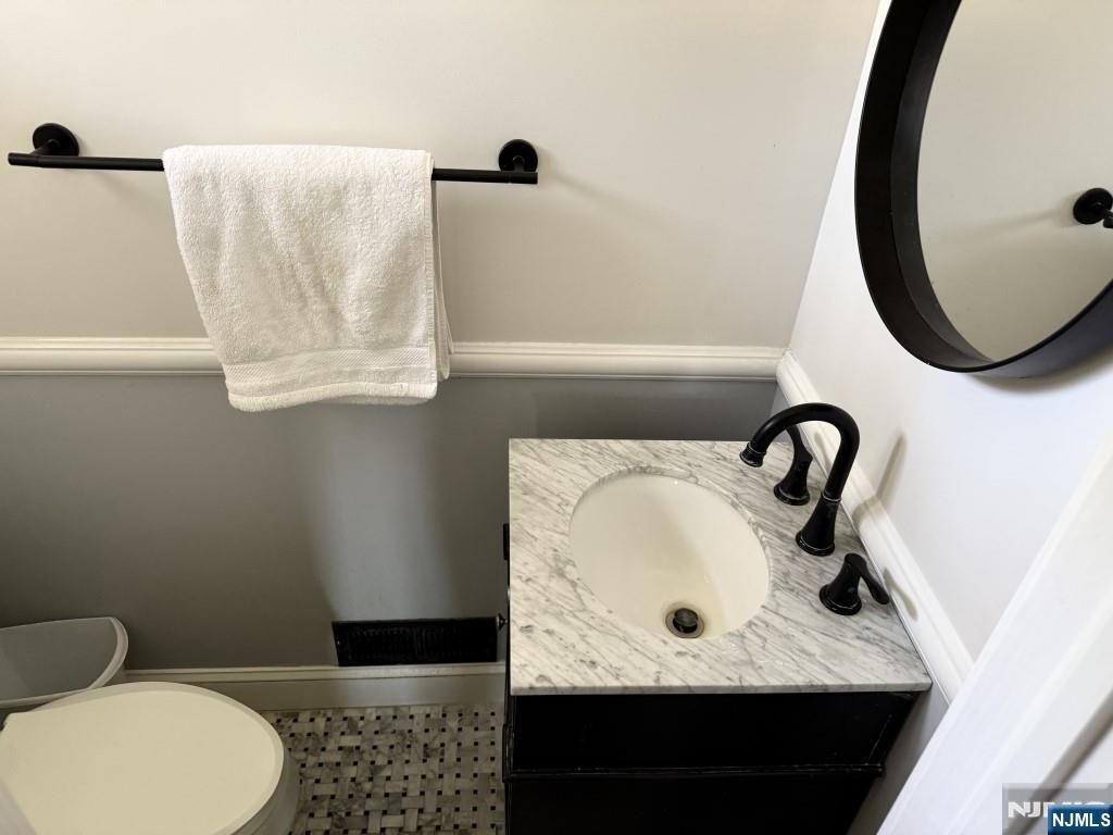 Photo of 43 Busteed Drive, Midland Park, NJ 07432 (MLS # 26011146)