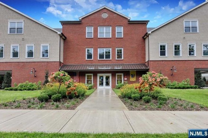 BEAUTIFUL, 27 UNIT LUXURY, ELEVATOR BUILDING AT ROYAL QUARTERS. 3RD FLR, END UNIT (APPROX 1270 SQ FT) THAT OFFERS 2 BRS, 2 BATH, MODERN KITCHEN W/BRKFST BAR, QUARTZ CTRS, SS APPLIANCES & DINING AREA. THIS UNITS OFFERS AN OPEN FLOORPLAN, VAULTED CEILINGS, SPACIOUS LAYOUT AND LOTS OF NATURAL LIGHT. LIVING RM W/FPL, PRIMARY BR W/ BTH & WALK IN CLST, HRDWD FLR THROUGHOUT. AMENITIES INCL: LAUNDRY IN UNIT, GROUND FLR LOUNGE W/FPL, KITCHENETTE, OUTDOOR PATIO, COURTYARD & VEGETABLE GARDEN. 3RD FLR LOUNGE W/FPL, FITNESS CENTER, 1 ASSIGNED COVERED PARKING, STORAGE UNIT, & CONTOLLED ENTRY ACCESS. CATS ALLOWED & DOGS UP TO 35 LBS ALLOWED (EXTRA FEE). EXTRA ASSIGNED PARKING SPACE(EXTRA FEE). CLOSE TO METRO NORTH STATION, RESTAURANTS, STORES AND THEATER. PHOTOS FROM BEFORE TENANT